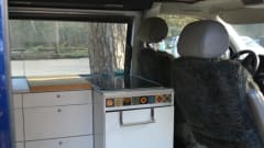 Bussie – 4p Volkswagen campervan uit 2005