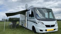 Knaus – Luxury KNAUSS, self-sufficient, length beds, 2x air conditioning, solar, XXL garage. 