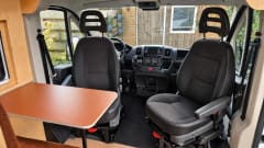 DORIK – Moderne Offgrid Camperbus | Peugot Boxer L2H2 2019 | 2P en 1 kind
