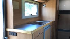 Very neat, reliable, well-maintained 6-person family camper
