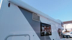 7 berth Adria sunliving ad70dk. Reg 2022