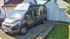 Pössl Roadcruiser Revolution automatic family van