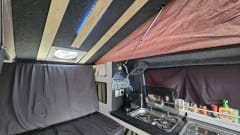 (T)rusty Blue – 2p Mercedes-Benz campervan from 2003