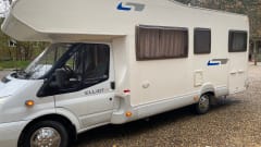 Elliot – Spacious 5-person Ford Trigano Elliot
