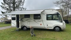 Spacious 6-person family camper
