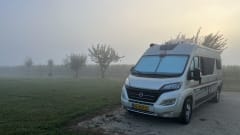 Very luxurious camper, 5.99 m, automatic, 2 length beds