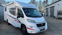 Reneetje – Sunlight T69l with Queen bed and pull-down bed