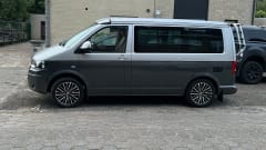 4p Volkswagen campervan uit 2012