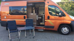 Compacte Buscamper – Dutch orange