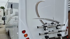 Fully equipped neat Pilote camper semi-integrated