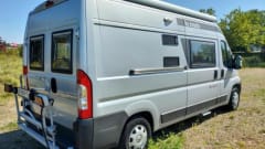 Avanti La Strada – Luxury Bus Camper | 4 sitting/3 sleeping | Kitchen/Toilet/Motorcycle air conditioning/Bicycle carrier
