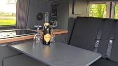 Blizzard  – Volkswagen campervan met 4 slaapplaatsen uit 2017