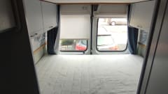 2p Peugeot bus from 2001