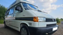 TOM – 5 berth VW T25 Autosleeper Topaz w/ KITCHEN, BATHROOM