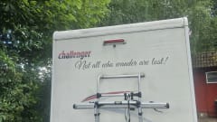 Adventurous and mega comfort with this 6-person Challenger alcove from 2012