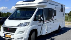 Voyagez en totale autonomie avec notre camping-car confortable de 2018.