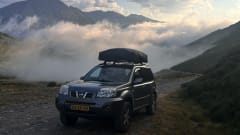 Adventurous 4x4 with roof tent (2P)