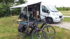 Bus camper with 2 length beds. Automatic 150 hp.