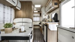 DELUXE 6 berth & 5 seatbelts – WiFi ✅, TV's ✅, Pets ✅, Awning, ✅ Bikes ✅ EU travel ✅