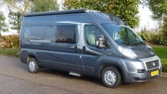 Compact bus camper for 2 adults and max. 2 small children