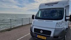 Fully equipped neat Pilote camper semi-integrated