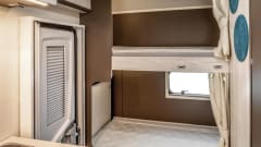 Family – Brand new 7-person alcove camper with bunk beds