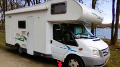 Spacious family camper 6p Air conditioning Bunk bed Solar Alcove Tow bar