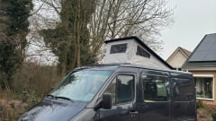 Bennie Benz – 2p Mercedes-Benz campervan uit 2003