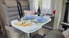 Luxe compact camper | Adria | 2,5p – Reiskriebels? Bekijk hier onze camper! -->