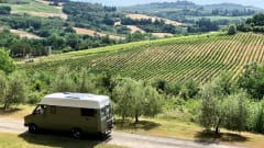 Jacky – Hip and fully equipped camper bus!