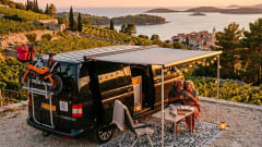Casa on wheels – Luxe & Vrijheid op Wielen: Unieke Volkswagen Buscamper 'Casa on Wheels