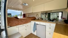 Sallie – 2p Peugeot bus uit 2016