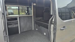 Roy – Renault-Campervan mit 2 Schlafplätzen ab Baujahr 2019 – Versicherung inklusive!