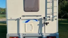 zs.servizi – 6 seater travel 6 bed compact motorhome