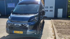 Adria Twin Sport 640 SLB grey – Beautiful, spacious and luxurious camper van with single beds and automatic transmission