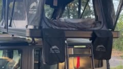 Unlimited Wildland – 3-person roof tent - Jeep Wrangler Convertible - very economical LPG - rooftop