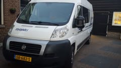 Hylander – Cozy 2-person camper van