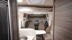 SimplyTheBest – 5p (4+1) McLouis semi-integrated 2024 Peugeot 165PK