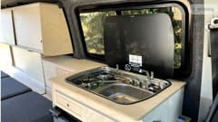 4p Volkswagen campervan uit 2016