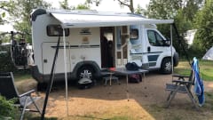 “De Zeeuwse Parel” – luxury 2-person camper for rent