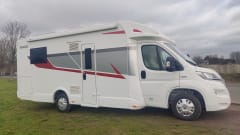  Cozy (family) camper semi-integrated - 4 persons (new 2023) 