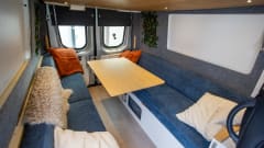 NIEUW Buscamper – 5p off-grid, 160pk, automaat, 2x2p lengte bedden 😴 🌞