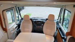 Aventura! – Spacious modern camper for family or (sports) events XL