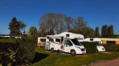 LiKaJo – Beautiful young 4-person Carado alcove from 2019