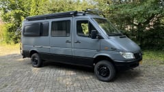 4p Mercedes-Benz campervan uit 2002