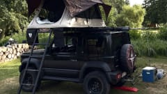 Suzuki Jimny with Vickywood roof tent