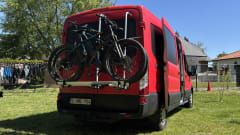 Rocco – Welkom in Rocco, onze rood zwarte Ford Transit Camperbus