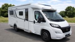 LMC 662 – LMC 9-speed automatic 3-person Length 6.95 m Year 2021