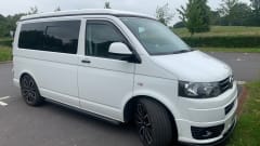 VW T5 campervan 4 berth/6 seats