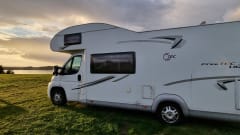 Luxe familiecamper voor 6 personen ** 3pers stapelbed